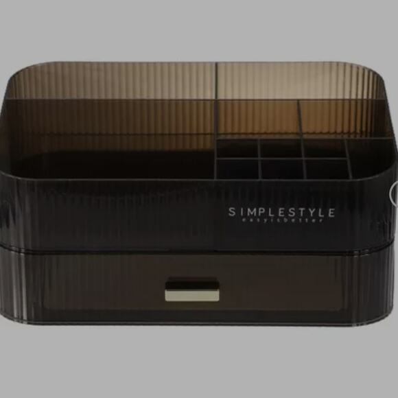 Simple Makeup Organizer With Stackable Drawers - Picture 3 of 3